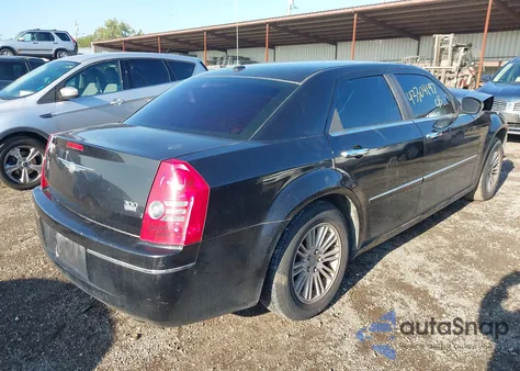 2010 Chrysler 300 Touring z USA, uszkodzony, nr VIN 2C3CA5CV4AH251541